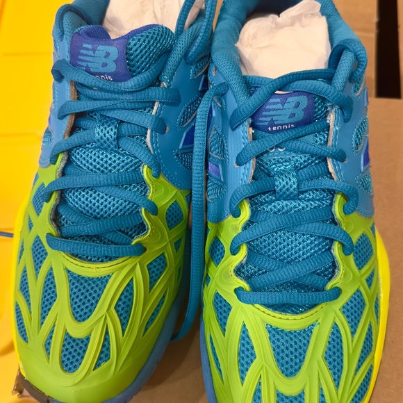 Women’s New Balance Blue and Green Athletic Shoes 7.5 - Picture 1 of 7